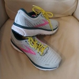 Brooks Ghost 13 Size 11 Women